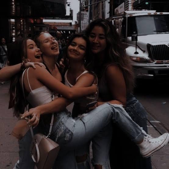 Imagem do grupo 。゚ ❀ᴊᴜɴᴛᴀs & ᴍɪsᴛᴜʀᴀᴅᴀs🌺•