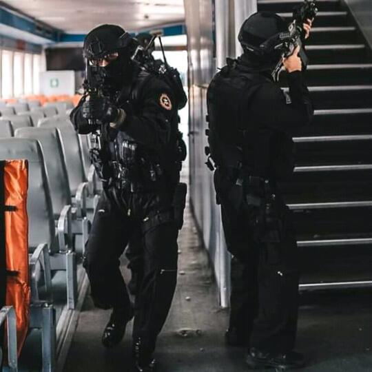 Imagem do grupo Vida militar sobre cavera