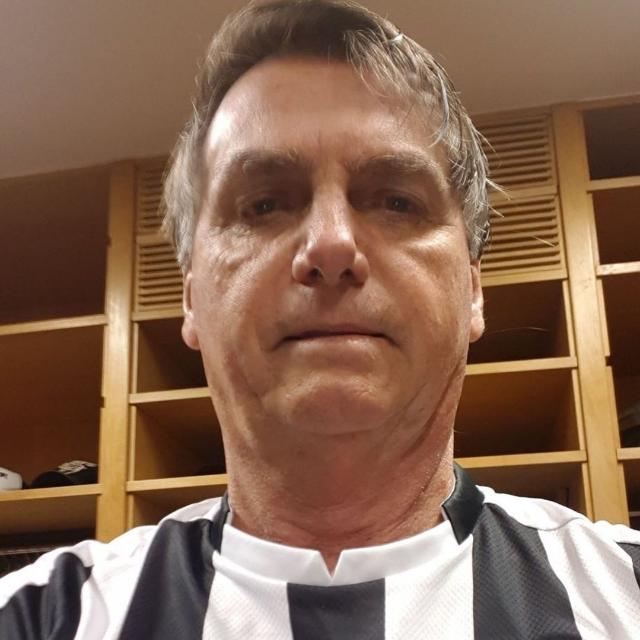 Imagem do grupo Cringe é o Bolsonaro