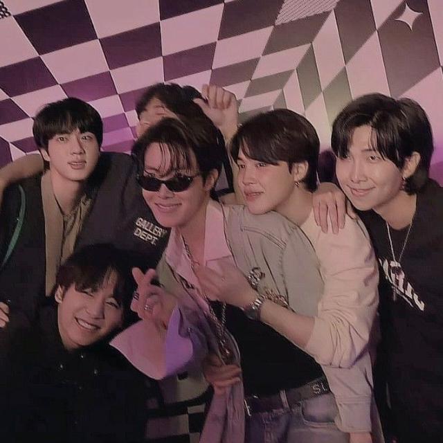 Imagem do grupo 💜🅐🅡🅜🅨⁷⟬⟭💜